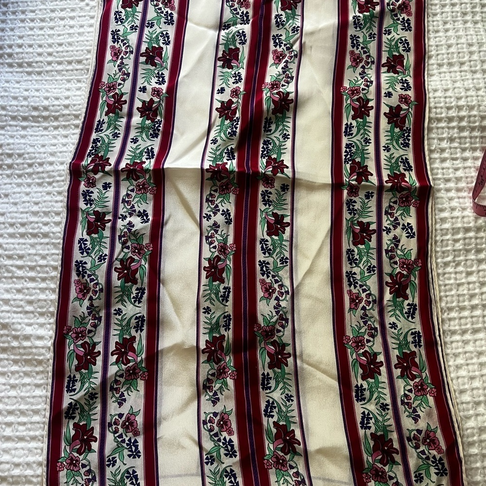 Gorgeous Vintage Hattie Carnegie Oblong White Green Purple and Burgundy Scarf - Picture 5 of 10